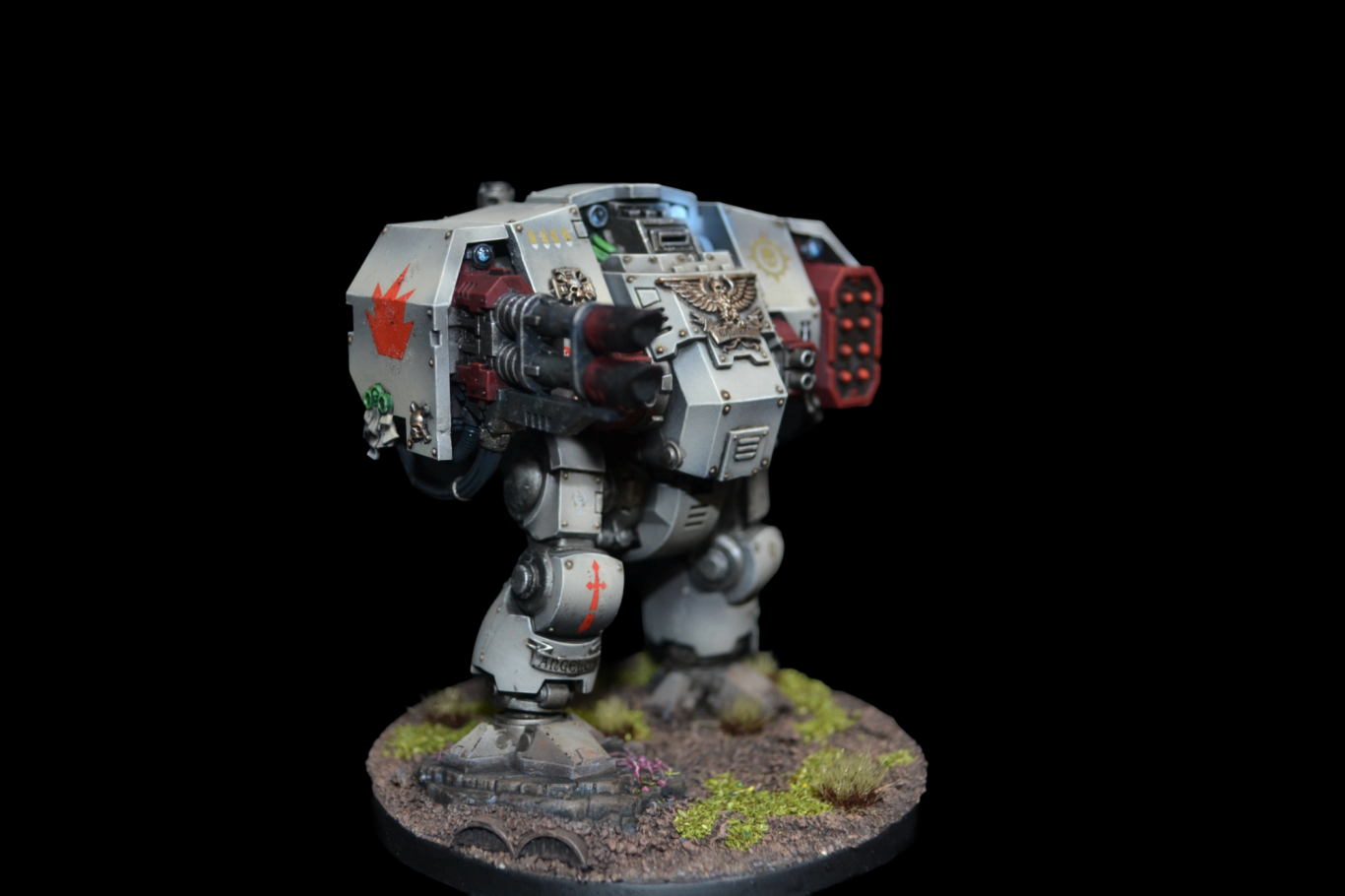 Warhammer 40000 Primaris Ballistus Dreadnought im knochenfarbenen Deathwing Farbschema - Bemalt im Tabletop + von Echoes of Colour