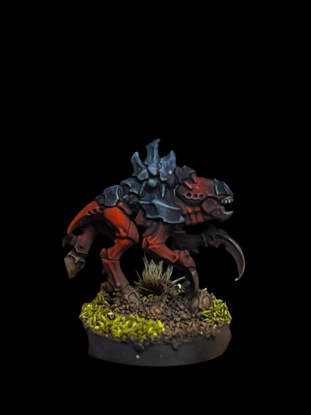 Tyraniden Hive Fleet Behemoth Neurogaunt in fleischigen Kontrasten. Bemalt auf Tabletop Standard Qualitätsstufe von Echoes of Colour. 