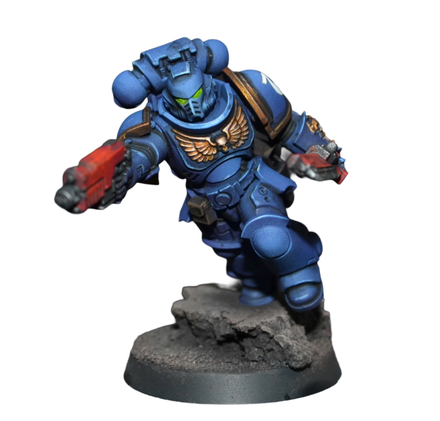 Ultramarine Space Marine Intercessor im Tabletop Standard von Echoes of Colour. 