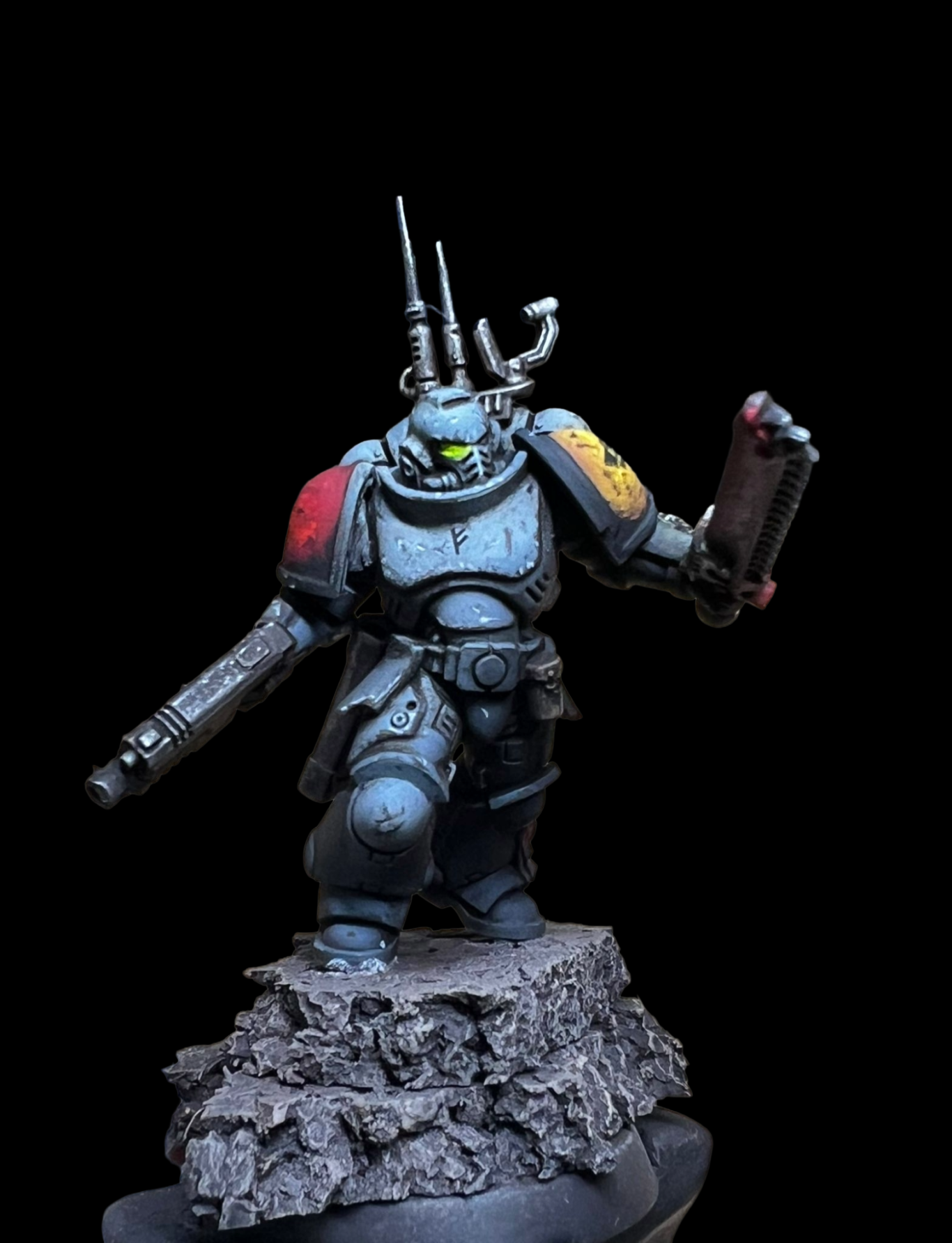Warhammer 40000 Space Wolves Primaris Intercessor in dynamischer Pose und Battle Damage - bemalt auf Tabletop + von Echoes of Colour
