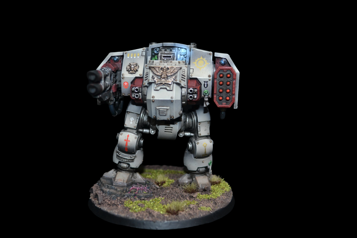 Warhammer 40000 Primaris Ballistus Dreadnought im knochenfarbenen Deathwing Farbschema - Bemalt im Tabletop + von Echoes of Colour