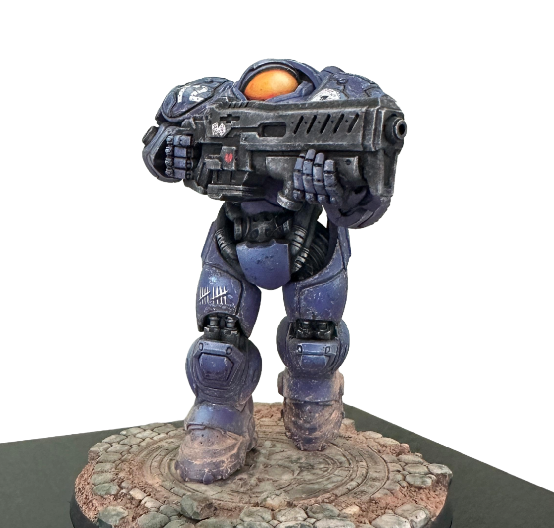 Star Craft Space Marine in blauer Rüstung mit Kampfschäden in der Echoes of Colour Tabletop + Qualitätsstufe bemalt